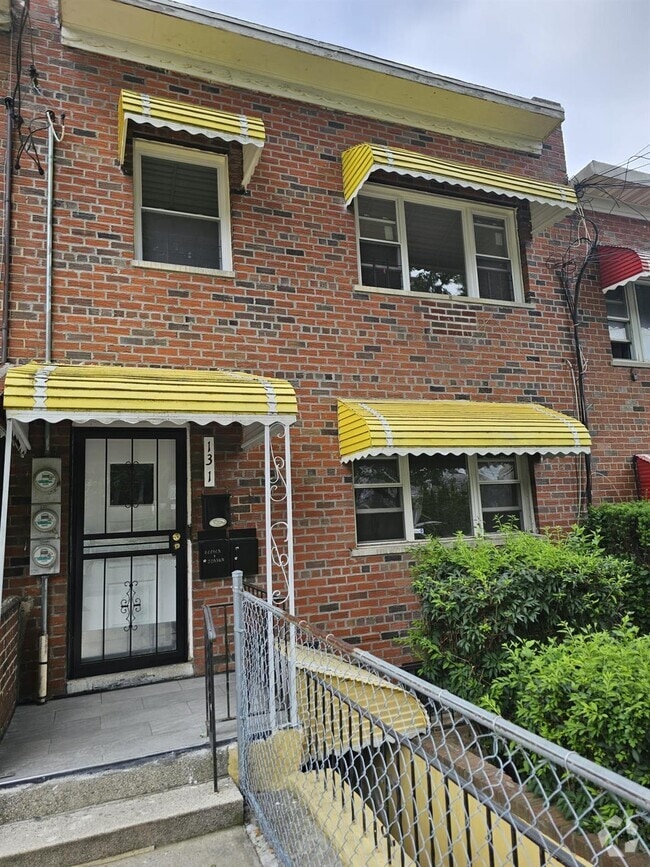 Building Photo - 131 S 14th Ave
