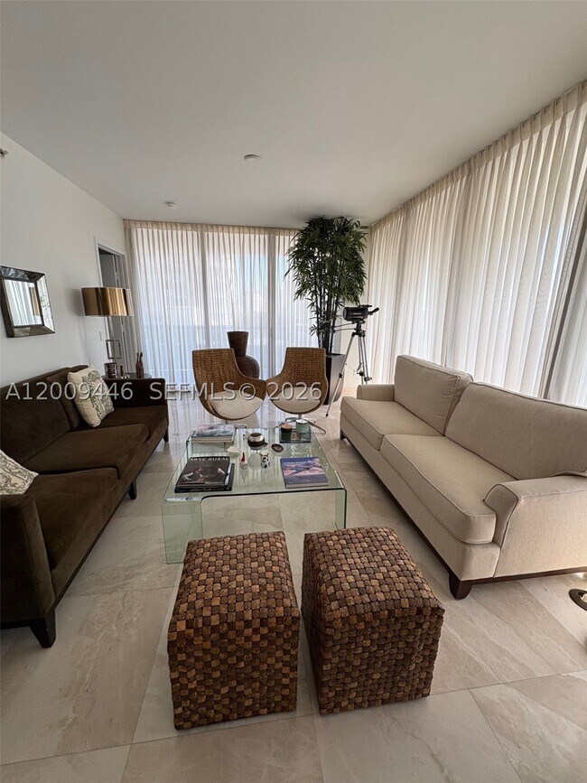 Foto del edificio - 5875 Collins Ave