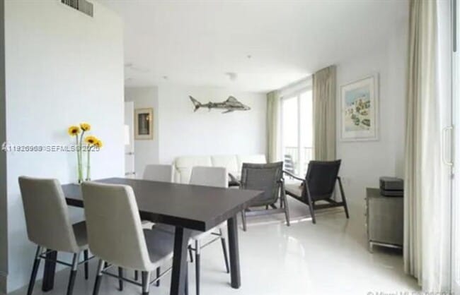 Foto del edificio - 2701 SW 3rd Ave