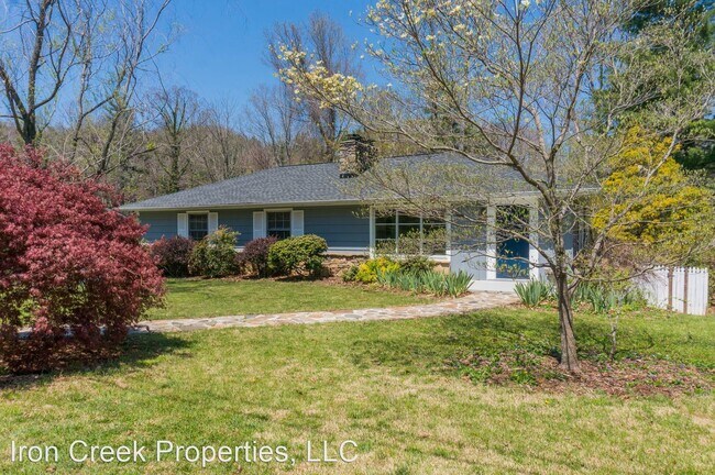 Foto del edificio - 3 br, 1.5 bath House - 14 Chateau Pl