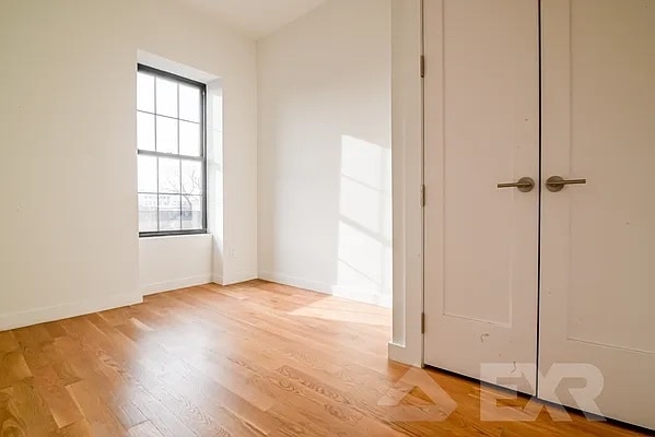 Building Photo - 203 Van Buren St