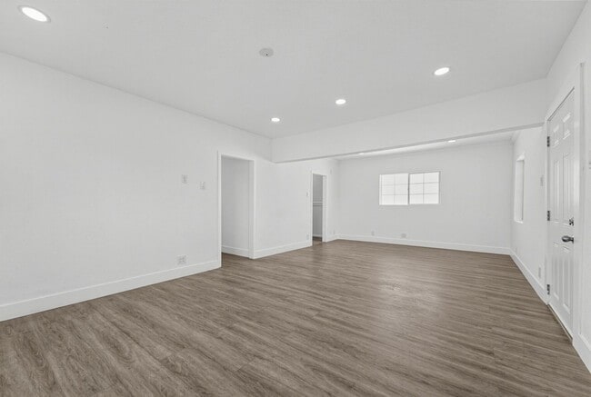 Building Photo - 2703 Alsace Ave