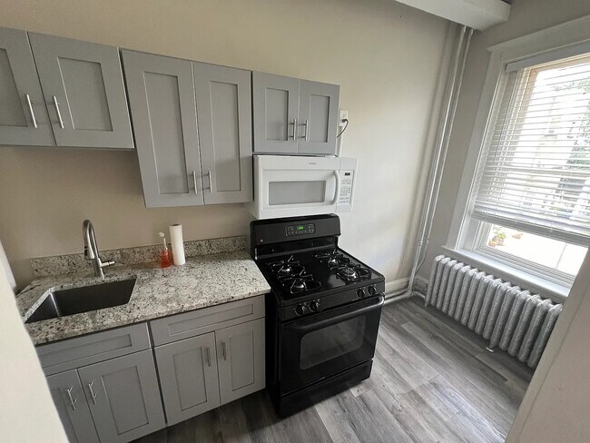 Foto del edificio - 703 Newington Ave