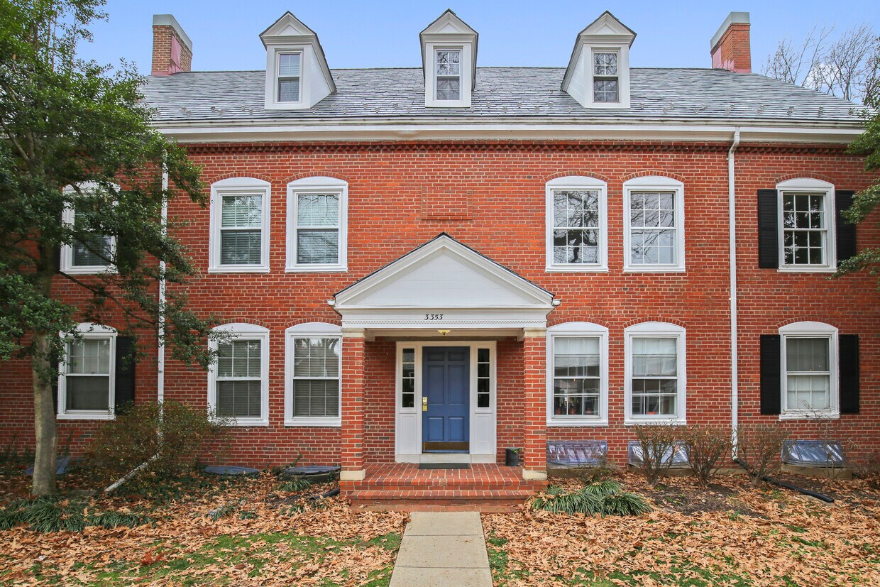 Welcome to Fairlington Meadows! - 3353 S Stafford St
