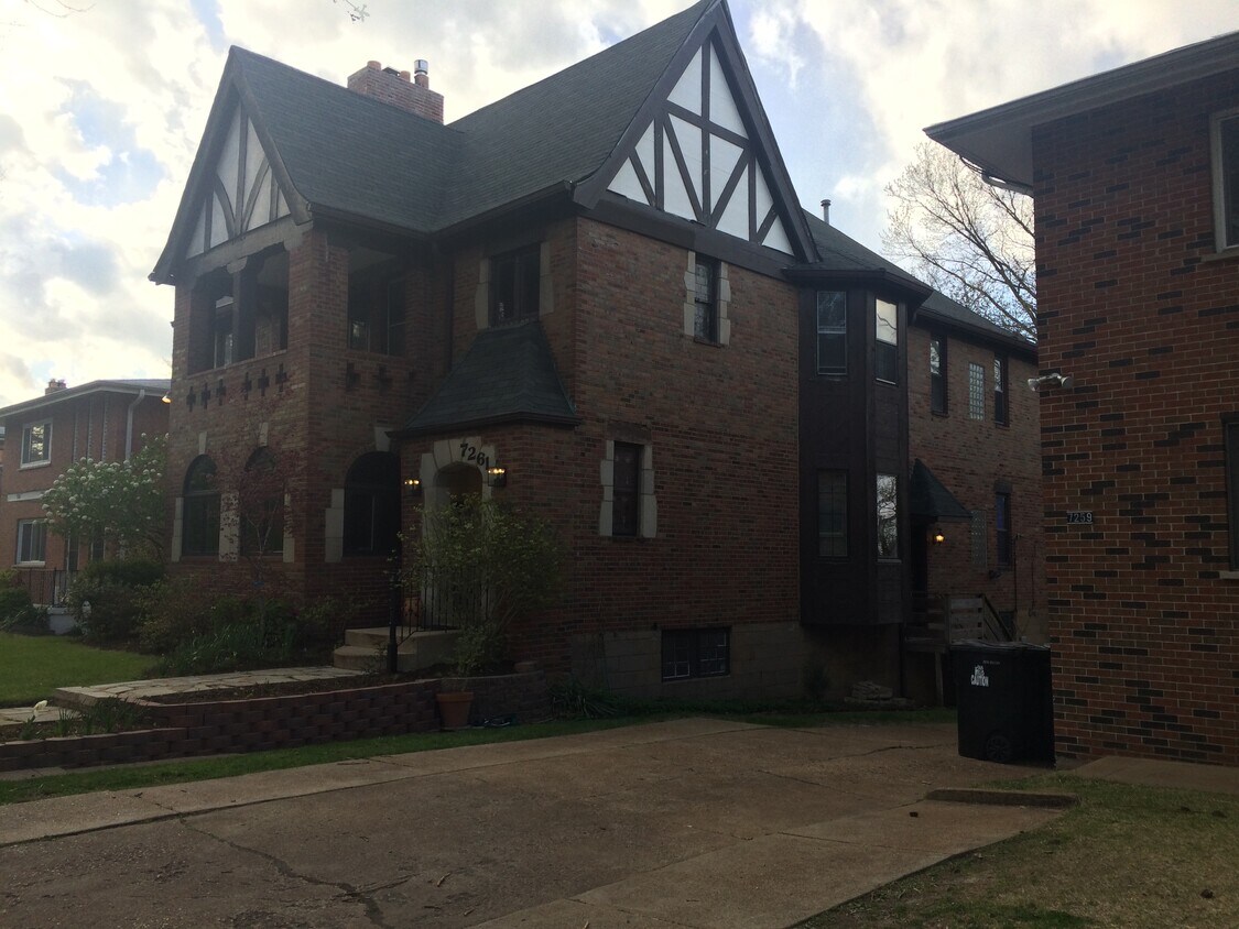 7261 Delmar Blvd Unit A, University City, MO 63130 Apartments in