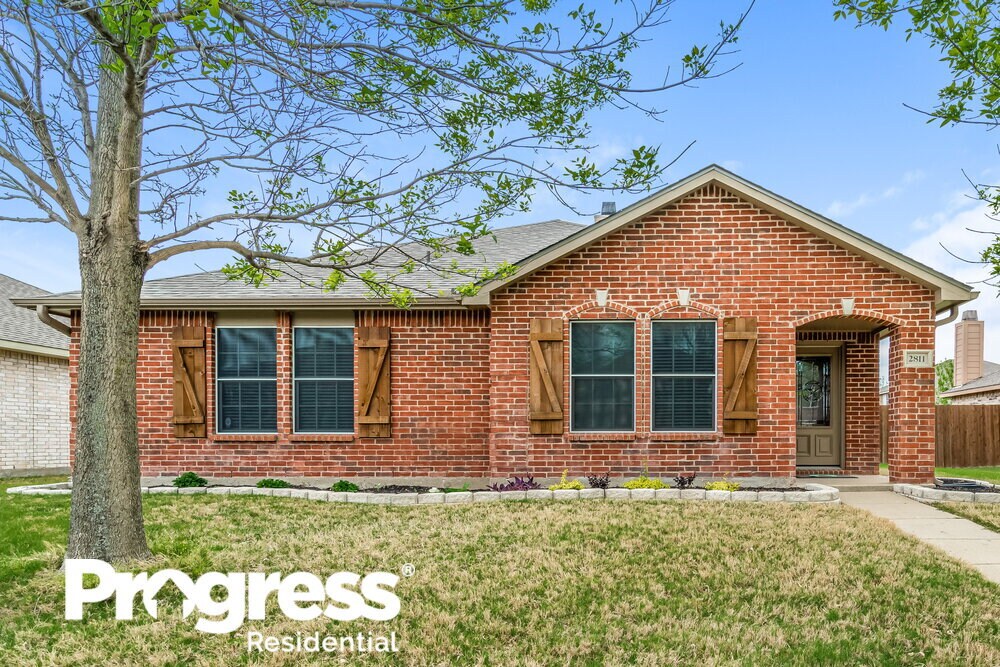 Primary Photo - 2811 Meadow Bluff Dr