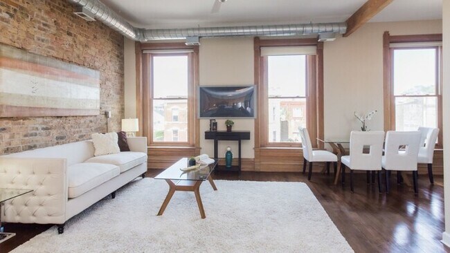 Building Photo - 1925 W Division St