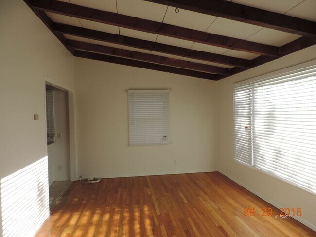 Building Photo - 337 N Warner St