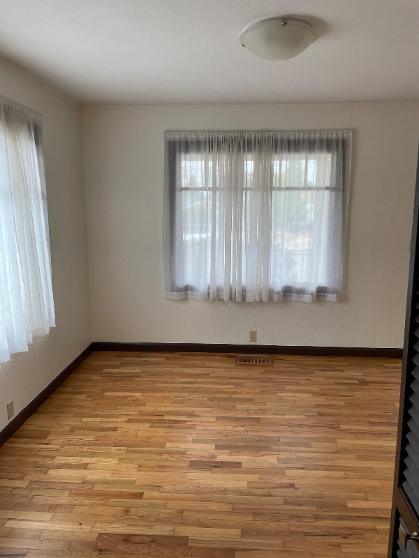 Foto del edificio - 38850 Pleasant St