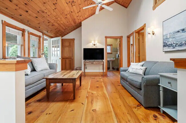 Building Photo - 13 Black Boar Dr