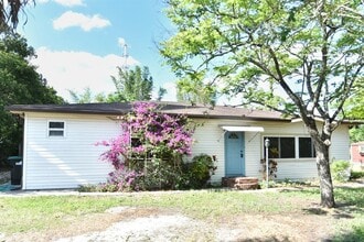 Building Photo - 7033 Easter St
