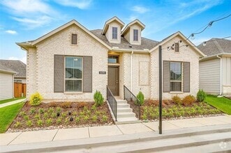 Building Photo - 10434 Peonia St
