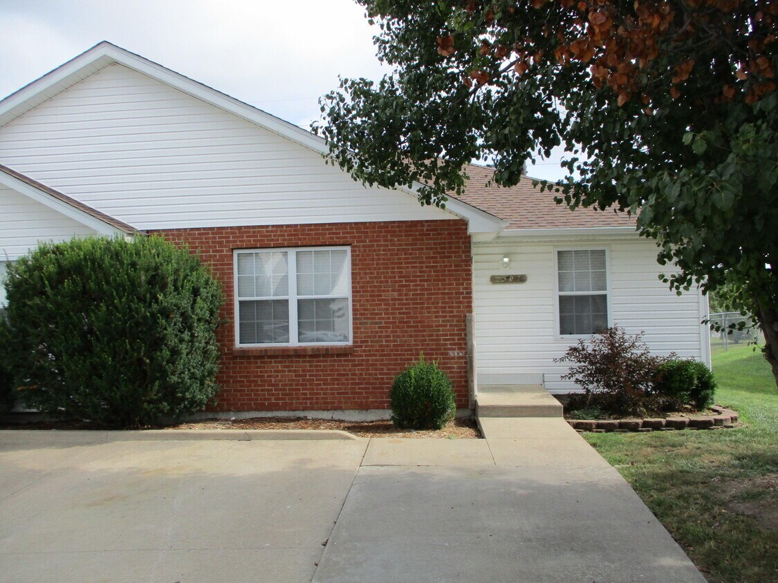 2507 Northampton Dr, Columbia, MO 65201 Townhome Rentals in Columbia
