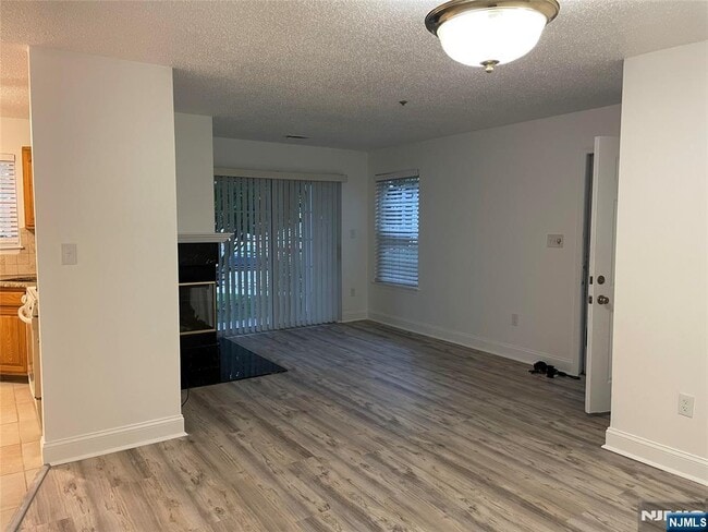 Building Photo - 1347 Paddington Rd