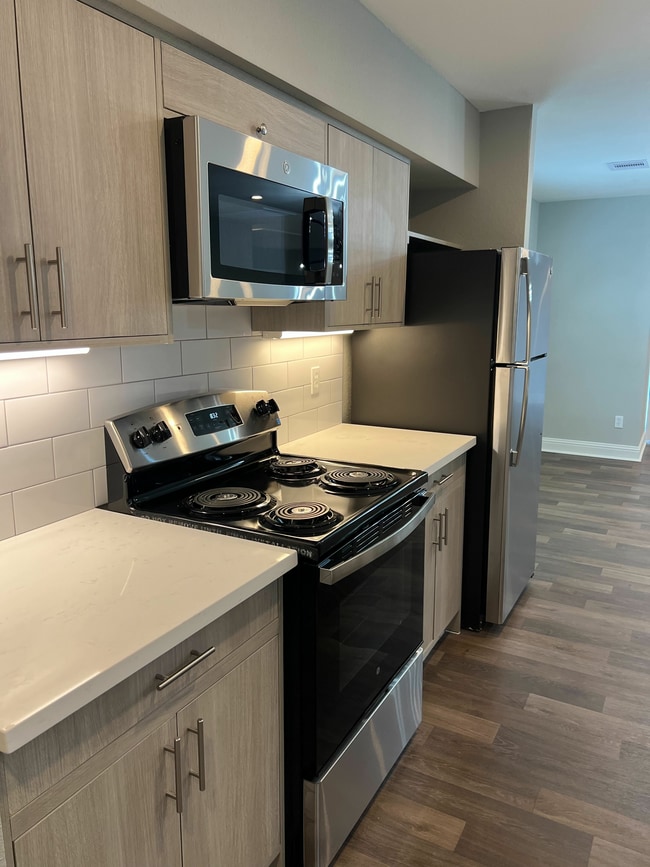 Building Photo - Woodway Garden Townhomes