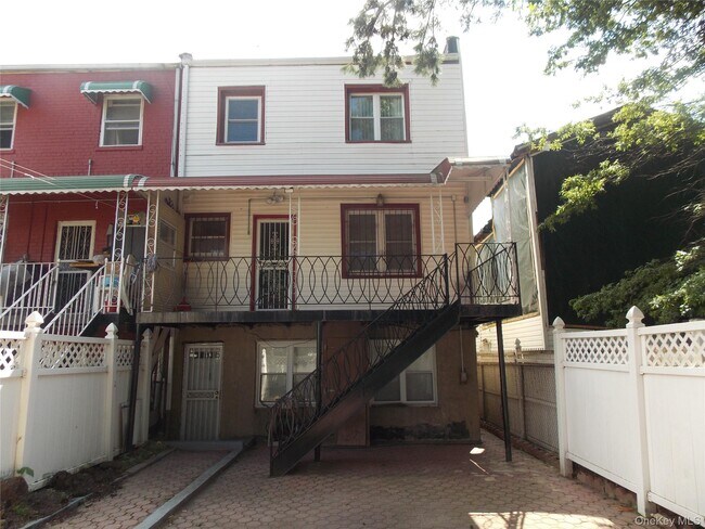 Foto del edificio - 2927 Throop Ave