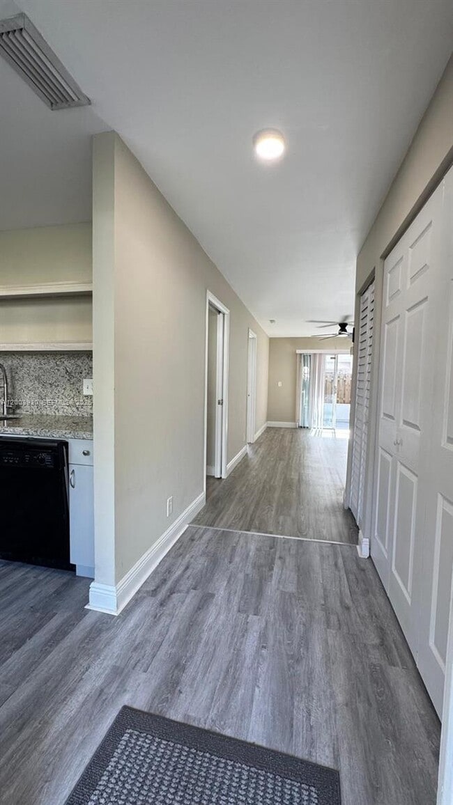 Foto del edificio - 12153 NW 36th Pl