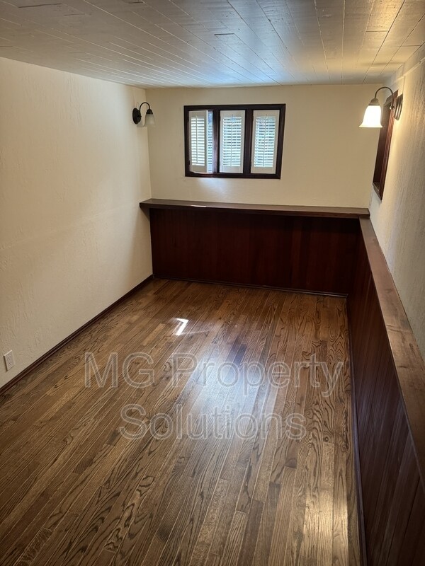Building Photo - 415 Turney St