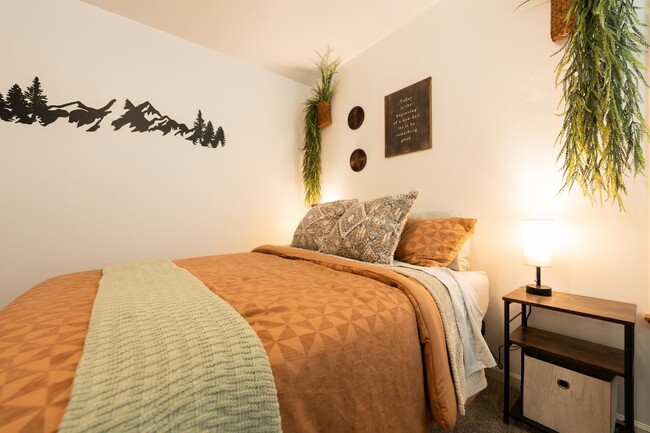 Building Photo - Sanctuary de Bandelier, Unit Bedroom 2 "Ec...