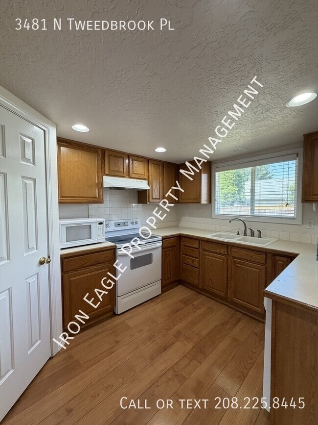 Foto del edificio - 3481 N Tweedbrook Pl