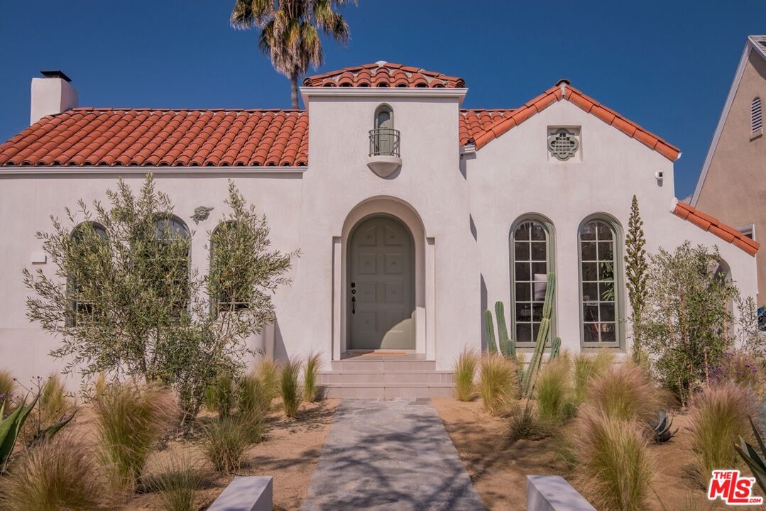 Foto principal - 153 Larchmont Blvd