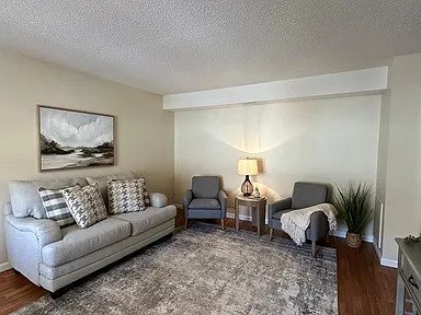Foto del edificio - 2503 E Lakeview Dr
