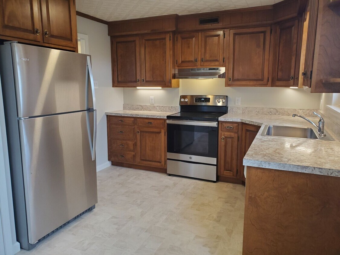 Primary Photo - Beautifully Updated 3 Bedroom