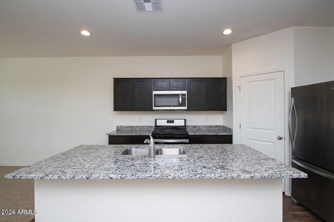 Foto del edificio - 19567 W Badgett Ln