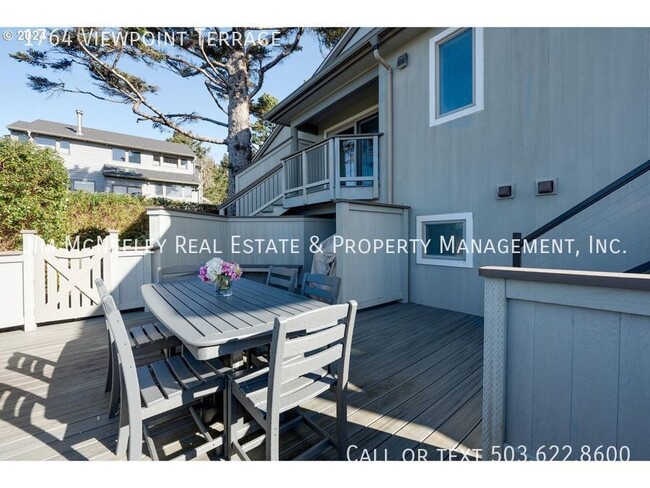Building Photo - Option to Split Upper/ Lower! 4 bed/ 3.5 b...
