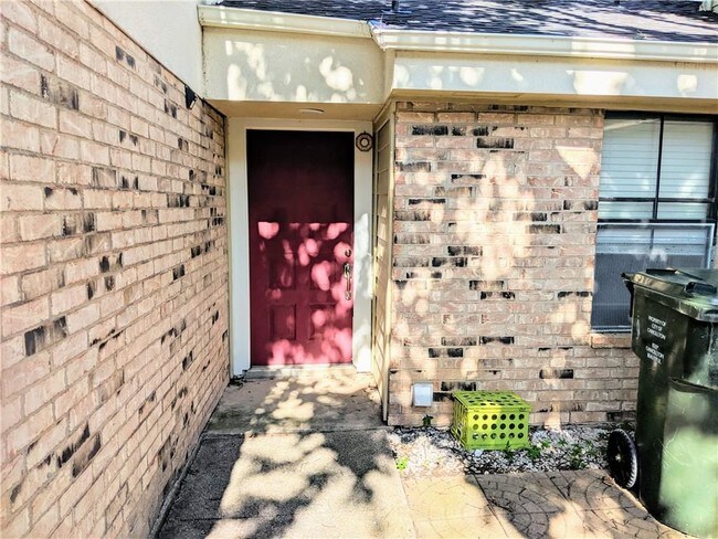 Foto del edificio - 2102 Willowgate Ln