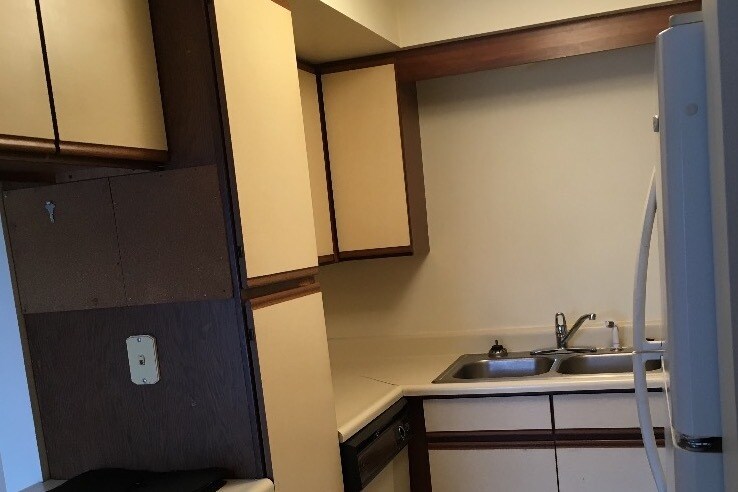 Kitchen - 170 Portage S St