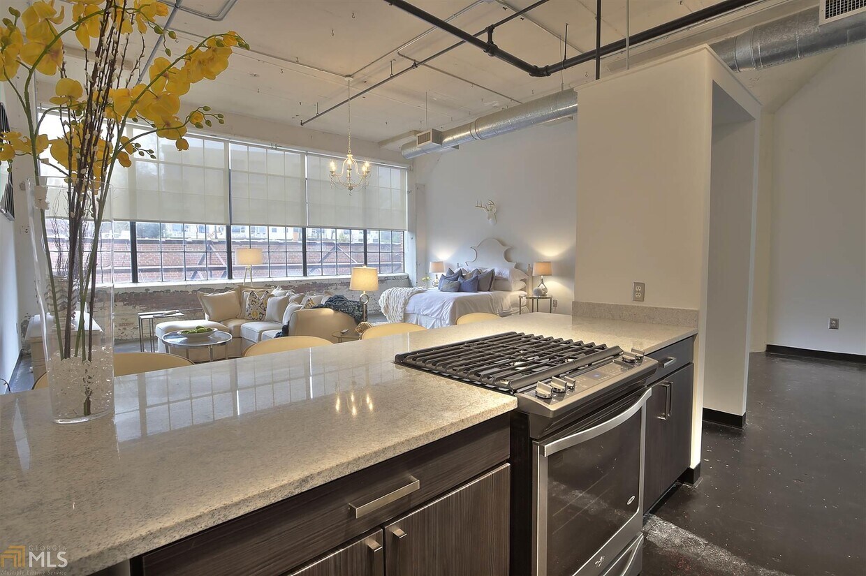 Foto principal - 828 Ralph McGill Blvd NE