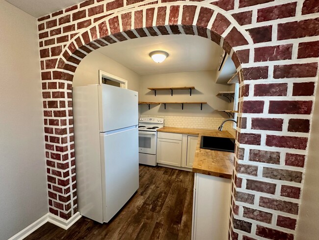 Building Photo - 1245 Brandt Dr