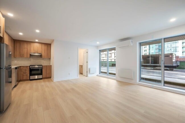 Building Photo - 1625 Blvd. De Maisonneuve Ouest