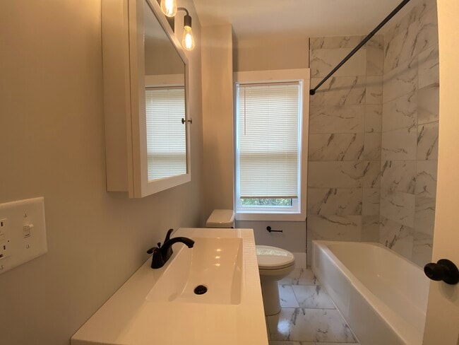 Building Photo - 116 Marginal St