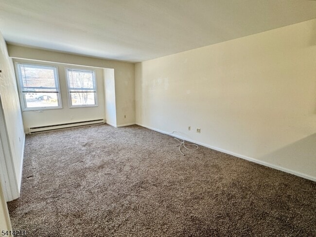 Building Photo - 7 Oak Ridge Rd