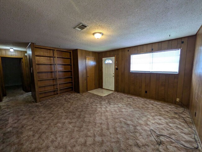 Foto del edificio - 2947 Ruby Dr