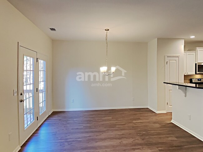 Foto del edificio - 511 Crestmont Ln