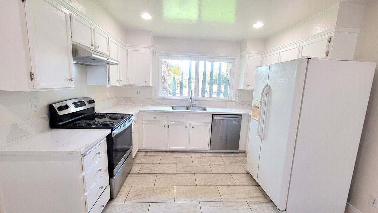 Primary Photo - 2 bed/ 2 bath in El Cajon