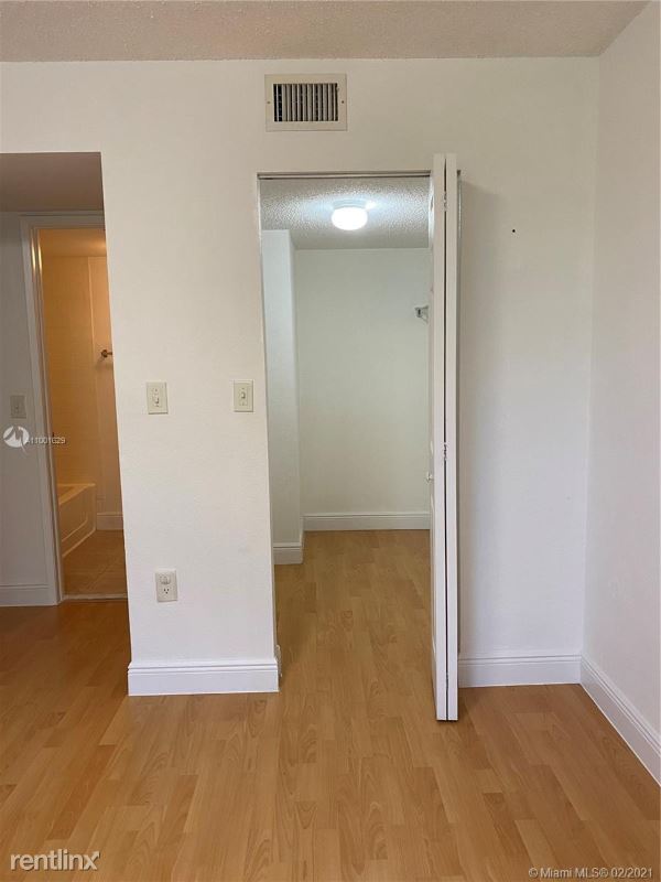 Foto del edificio - 9979 Nob Hill Ln