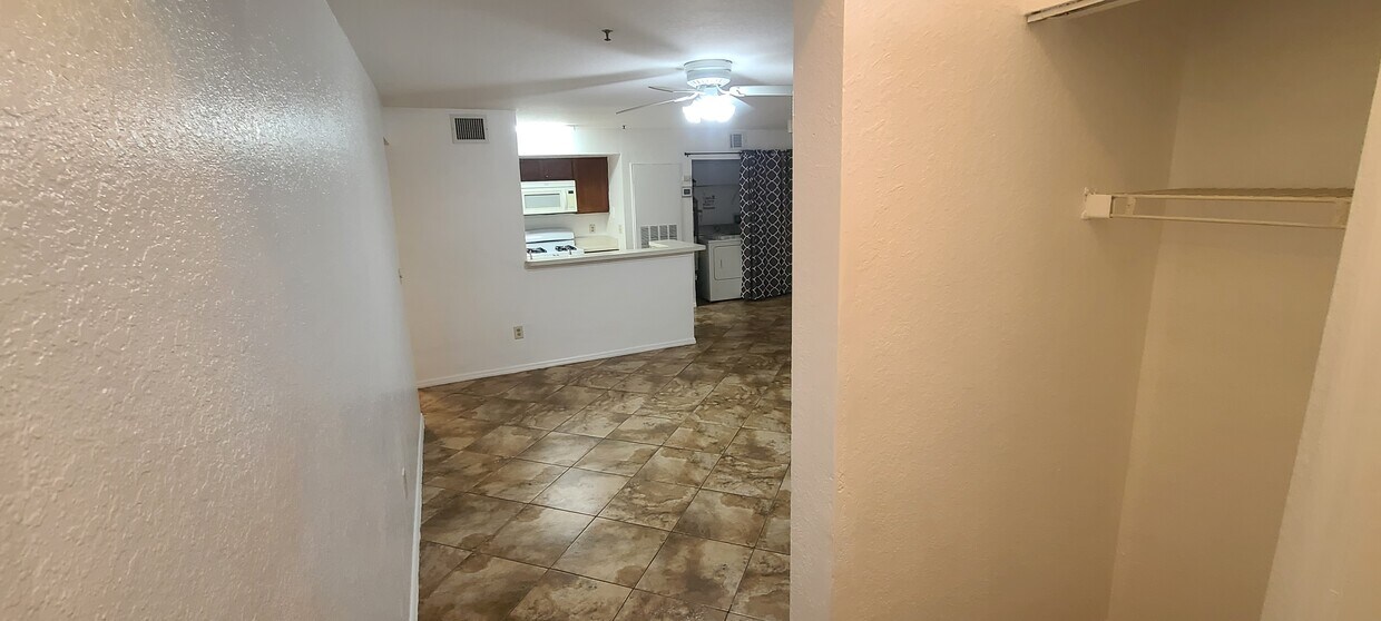 Primary Photo - 1617 Columbia Arms Cir