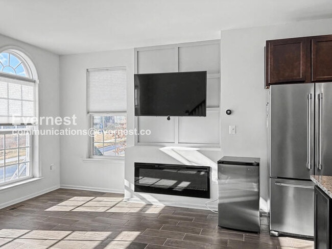 Building Photo - 10612 Presidential Pkwy