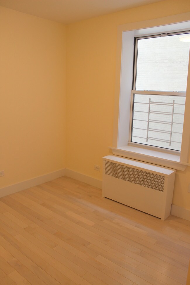 Foto del edificio - AMAZING 2BD/1BTH IN MIDWOOD -$2400
