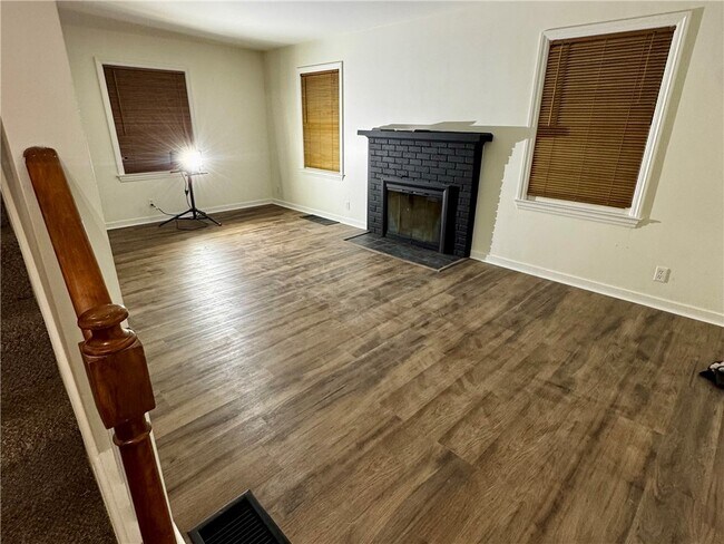 Building Photo - 153 Holmes Rd