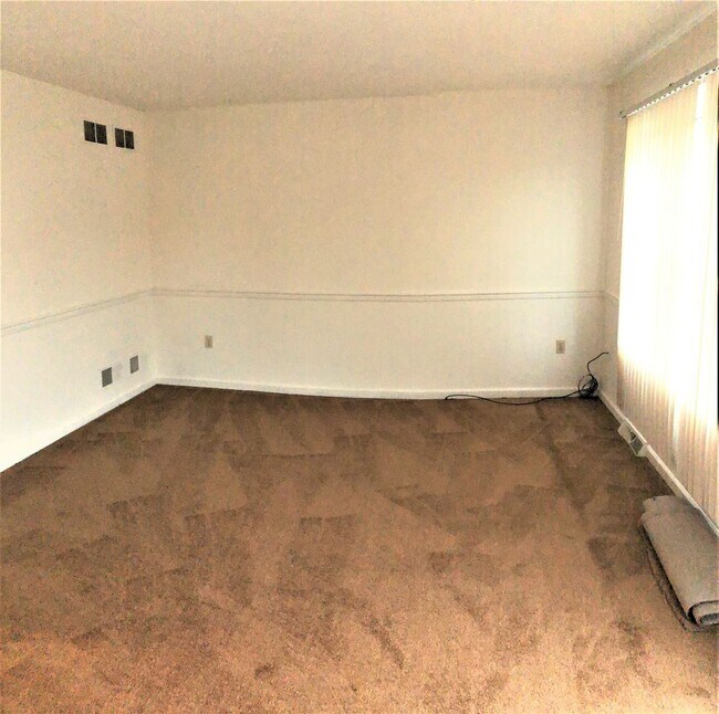 3 br, 1.5 bath House 279 GREENLAND DRIVE House for Rent in