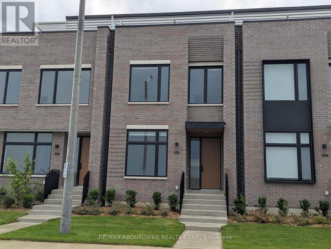 Primary Photo - 105 Coveside Dr