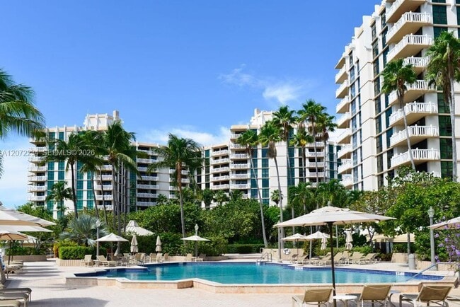 Building Photo - 1121 Crandon Blvd