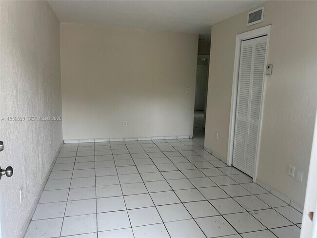 Foto del edificio - 3314 NW 8th Ave