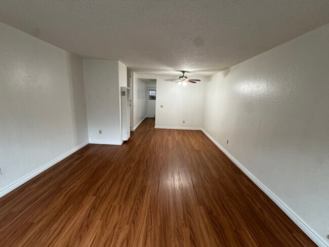 Building Photo - 8777 Lomita Dr