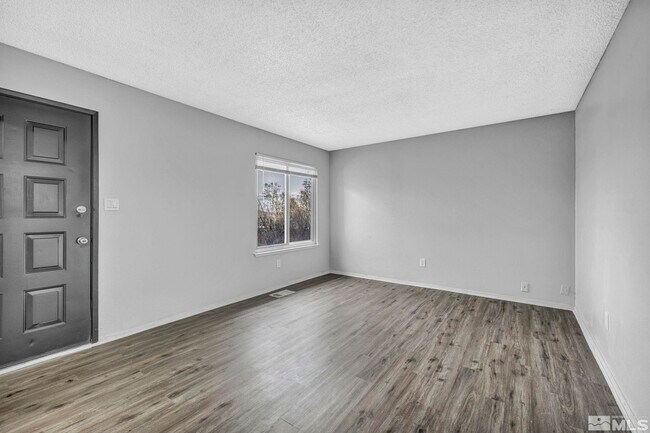Foto del edificio - 6640 Flower St